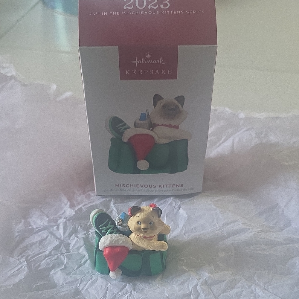 Hallmark Keepsake Mischievous Kittens Ornament - Green and Red